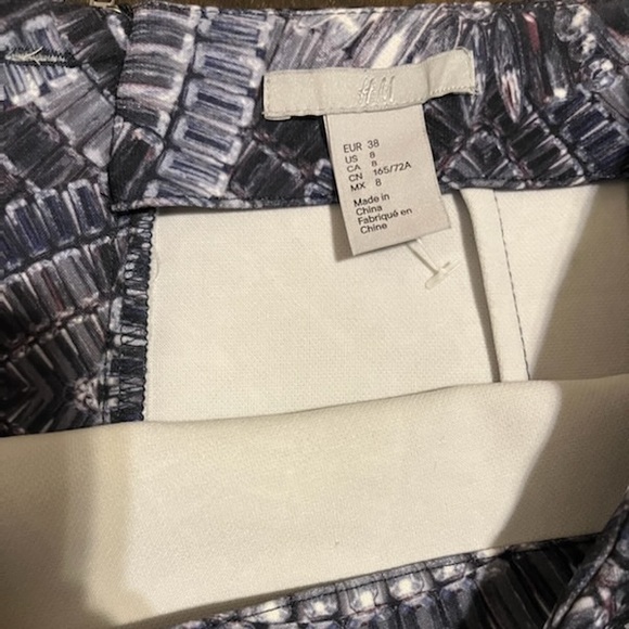 Skirts - Picture 2 of 3